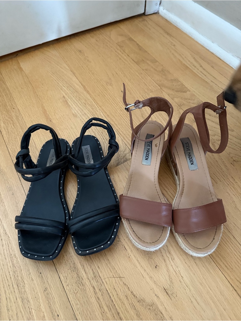Bundle of two pairs of Steve Madden sandals!